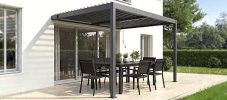 Væghængt bioklimatisk pergola